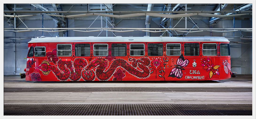 Tavla med motivet röd spårvagn