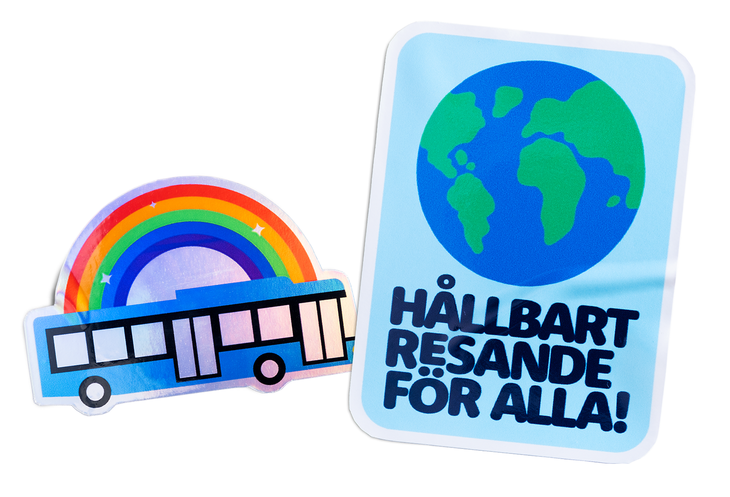 Klistermärke med en tecknad buss och texten hållbart resande för alla!