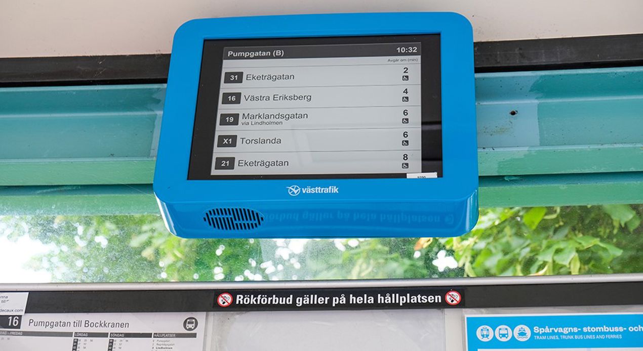 Digital skylt på hållplats