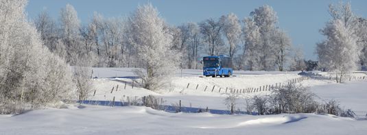 Buss i vintermiljö